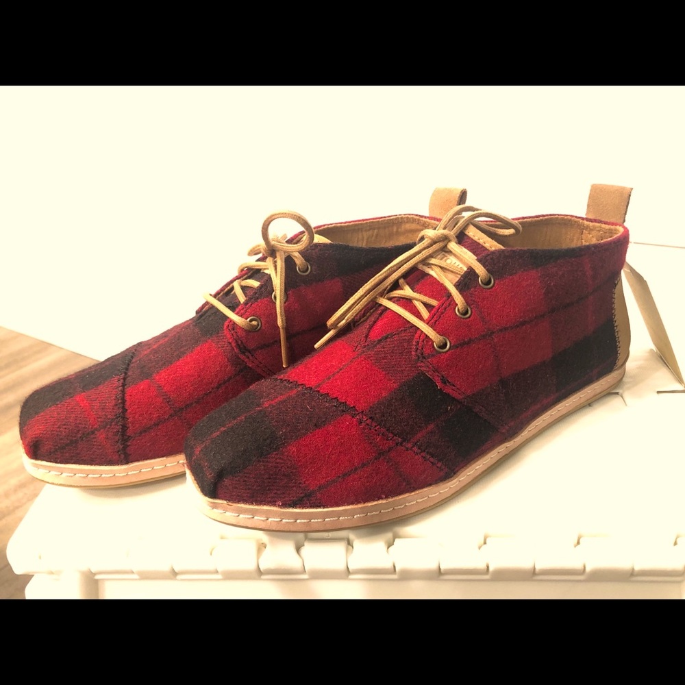 TOMS Bota Buffalo Plaid size 8.5